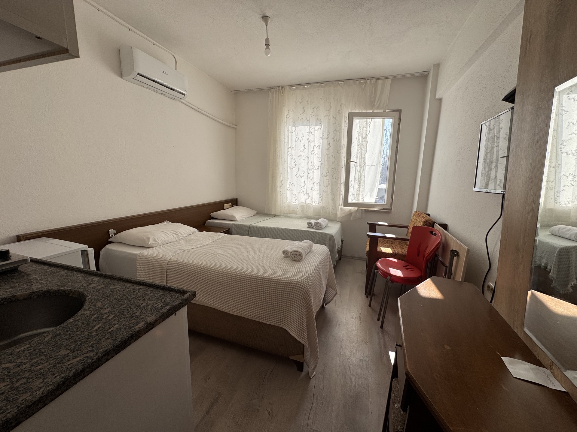 Kısmı Deniz Manzaralı Balkonsuz 1+0