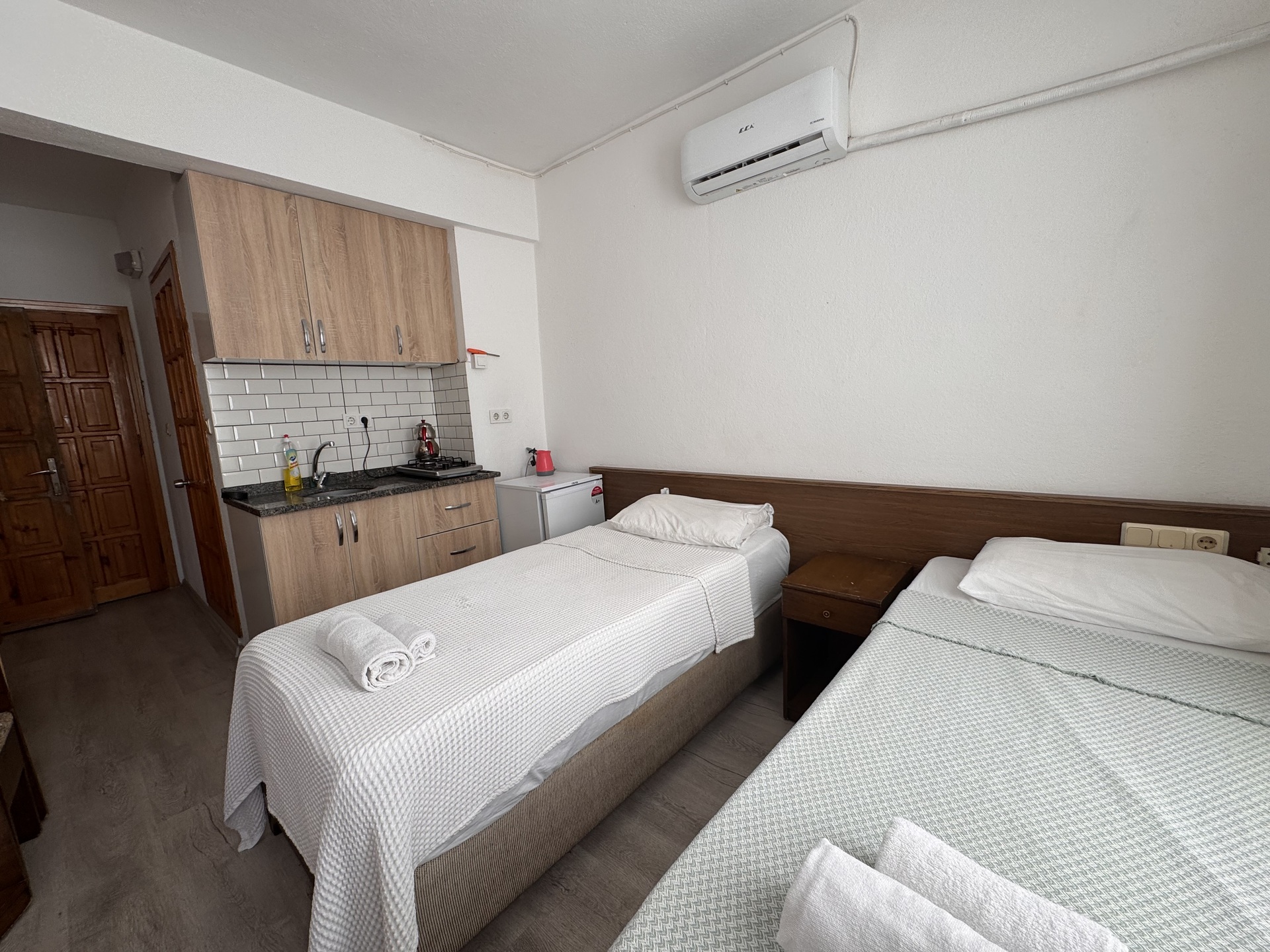 Kısmı Deniz Manzaralı Balkonsuz 1+0